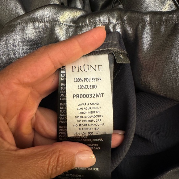 Prüne long sleeve blouse size S can fit M or L - Picture 3 of 4